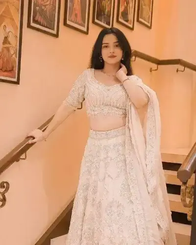 Escort Kamptee